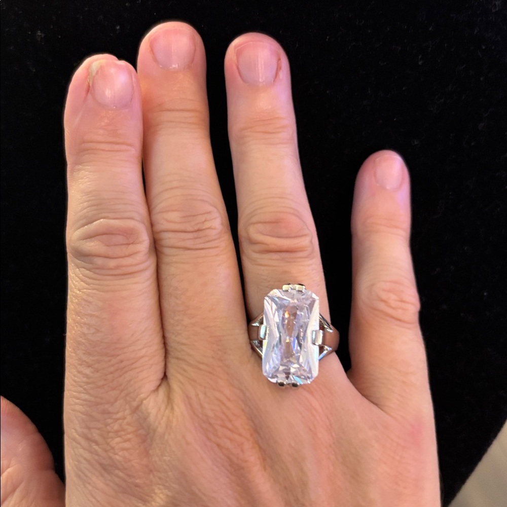 Elegant Silver Ring with Large Clear Gemstone